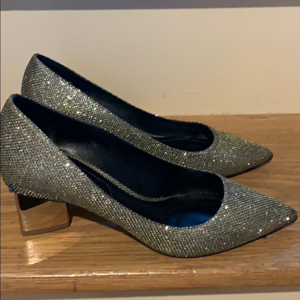 Shoes - Picture 2 of 4